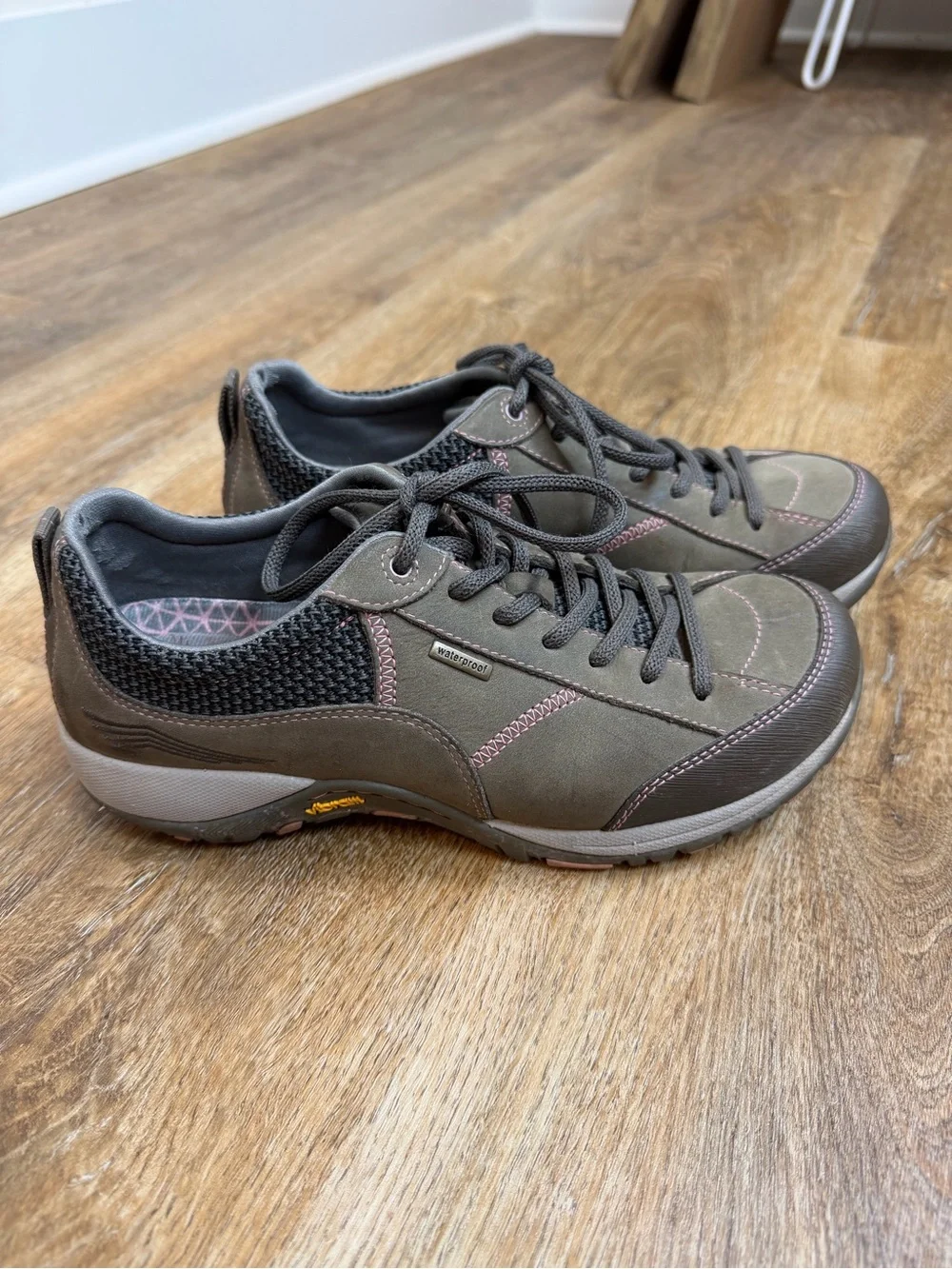 Dansko Paisley Walnut Hiking Shoes Brown Leather Sneaker Women's size 37EU